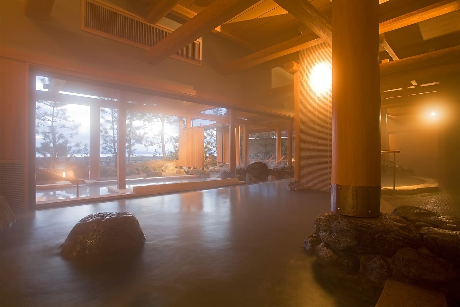 しっとりとなめらかな肌触りの湯
